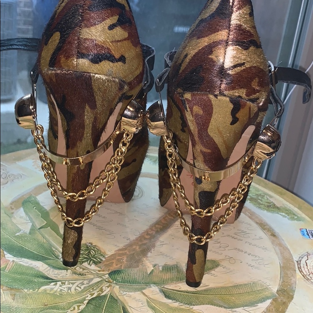 heels - Picture 4 of 6